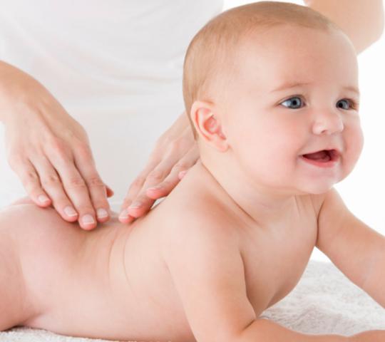 ¿Cómo darle Masaje a tu Bebé?