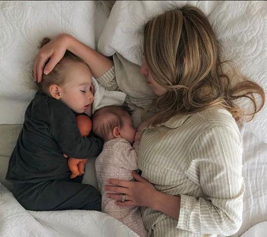 Un Bebe Debe Dormir Con Mama Y Papa Estas Son Las Razones Naranxadul