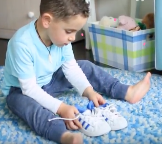 enseñarle a tu hijo a los zapatos correctamente | Naranxadul